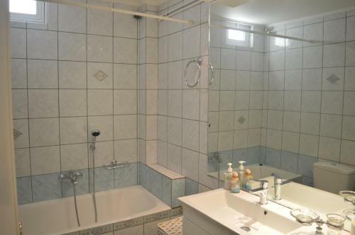 Villa Suites Lagonisi Luxury
