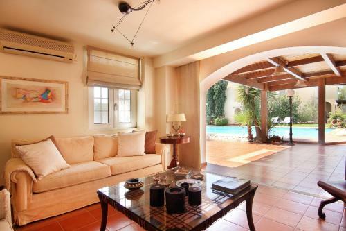 Villa Oasis Pool House