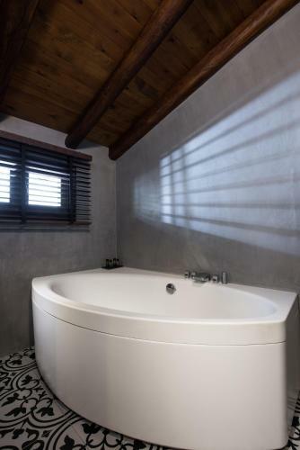 Hotel Olganos Vl Luxury Rooms & Suites