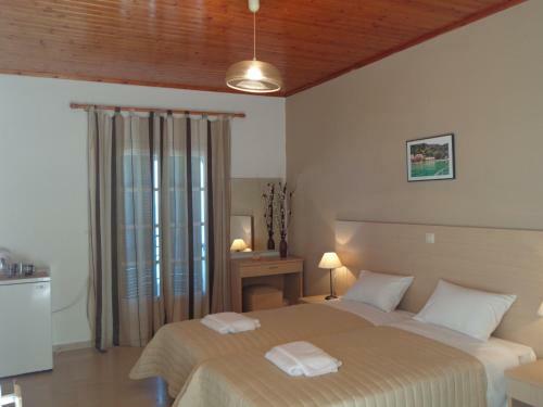 Hostal Akrogiali Rooms