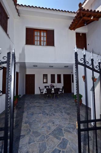 Oasis Deluxe Apartments