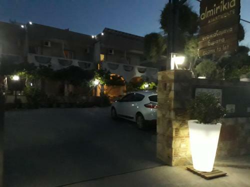 Almirikia Apartments & Rooms