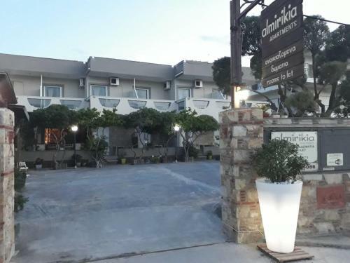 Almirikia Apartments & Rooms
