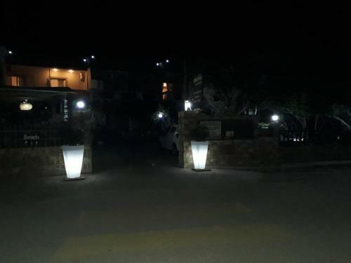 Almirikia Apartments & Rooms