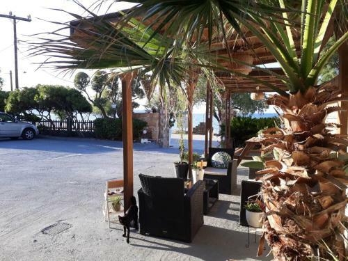 Almirikia Apartments & Rooms