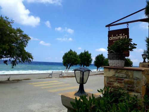 Almirikia Apartments & Rooms