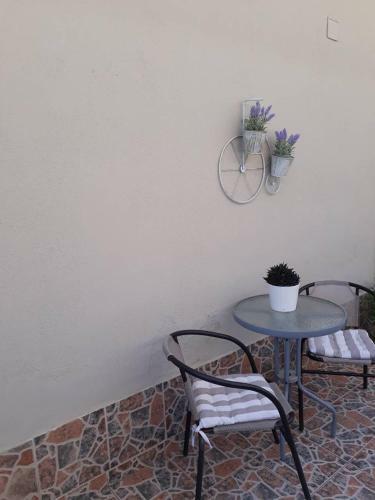 Almirikia Apartments & Rooms
