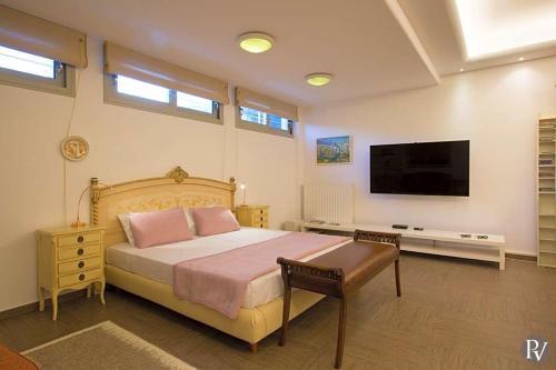 Skaloma Villa Sleeps 20 Pool Air Con