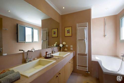 Skaloma Villa Sleeps 20 Pool Air Con