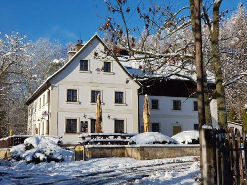 Hostal Penzion - Restaurant Sportturia
