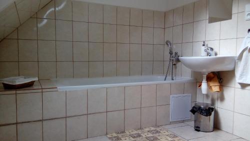 Hostal Penzion Edel?tejn