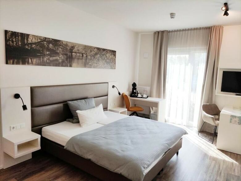 Amper Art Hotel
