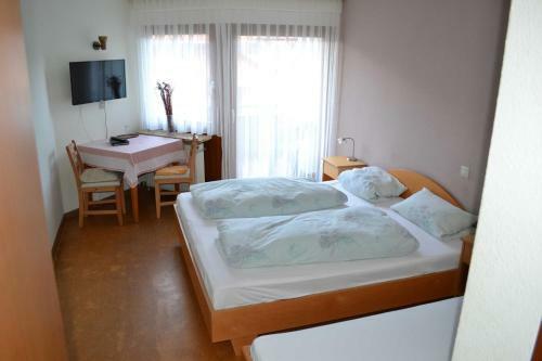 Hotel Gaestehaus Tagescafe Eckenfels