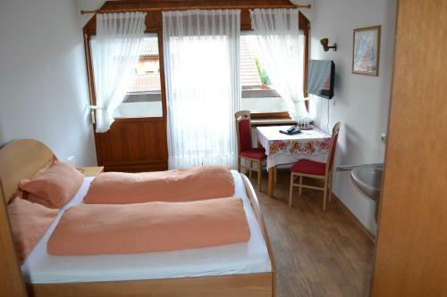 Hotel Gaestehaus Tagescafe Eckenfels