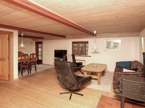 Two-bedroom Holiday Home In L�s� 2