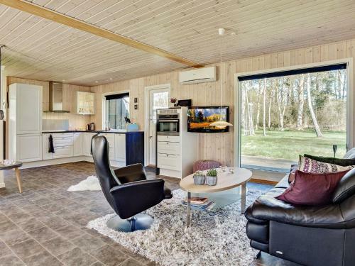 Holiday Home L�s� XIX