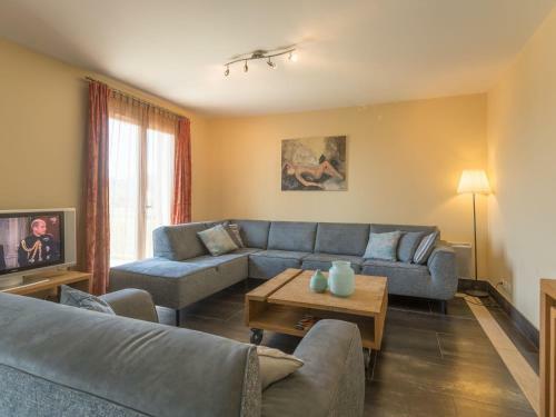 Luxurious Holiday Home In Caunes-minervois With Jacuzzi
