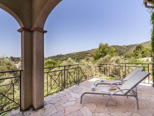 Luxurious Holiday Home In Caunes-minervois With Jacuzzi