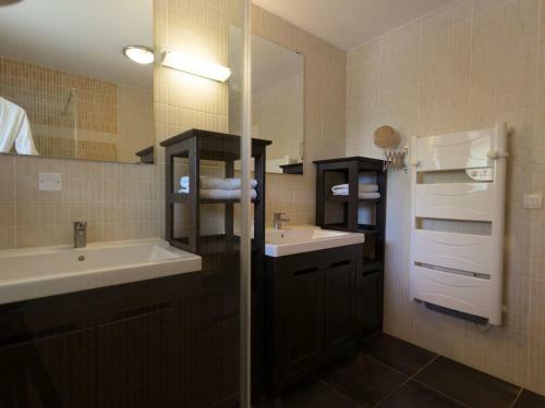 Luxurious Holiday Home In Caunes-minervois With Jacuzzi