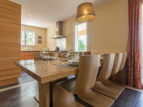 Luxurious Holiday Home In Caunes-minervois With Jacuzzi
