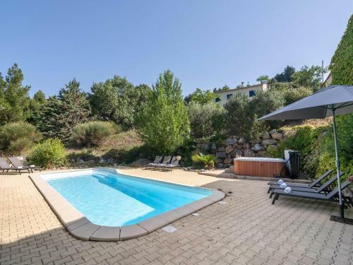 Luxurious Holiday Home In Caunes-minervois With Jacuzzi