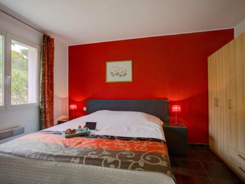 Luxurious Holiday Home In Caunes-minervois With Jacuzzi