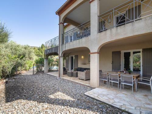 Luxurious Holiday Home In Caunes-minervois With Jacuzzi