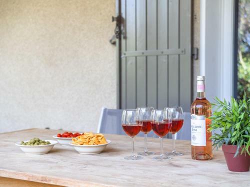 Luxurious Holiday Home In Caunes-minervois With Jacuzzi