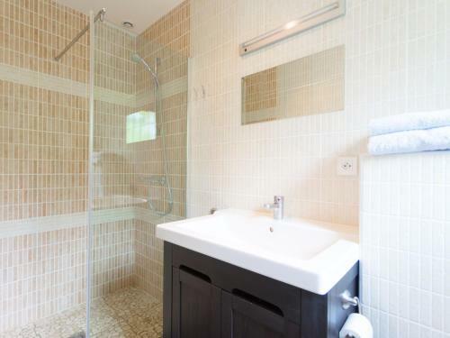 Luxurious Holiday Home In Caunes-minervois With Jacuzzi