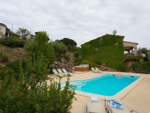 Luxurious Holiday Home In Caunes-minervois With Jacuzzi