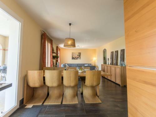 Luxurious Holiday Home In Caunes-minervois With Jacuzzi