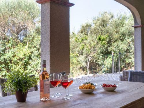 Luxurious Holiday Home In Caunes-minervois With Jacuzzi
