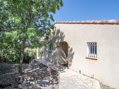 Luxurious Holiday Home In Caunes-minervois With Jacuzzi