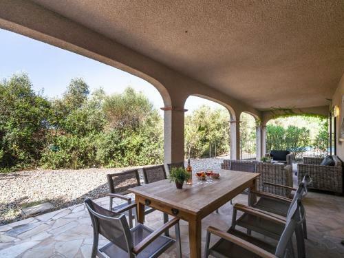 Luxurious Holiday Home In Caunes-minervois With Jacuzzi