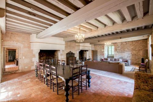 Agroturismo Chatel-gerard Chateau Sleeps 20 Pool Wifi