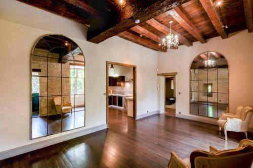 Agroturismo Chatel-gerard Chateau Sleeps 20 Pool Wifi