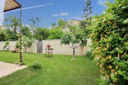 Au Pied Des Tours