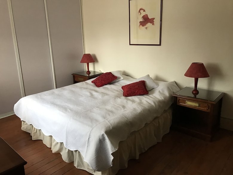 Luxurious Apartment Near Golfech With Swimming Pool