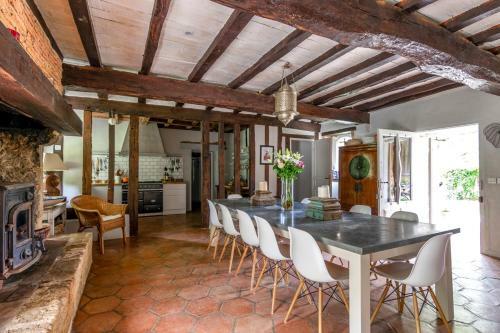 Agroturismo Estang Chateau Sleeps 15 Pool Wifi