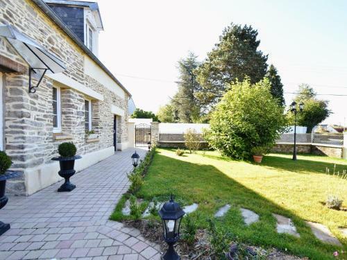 Modern Holiday Home In La Barre-de-semilly
