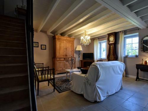 Modern Holiday Home In La Barre-de-semilly