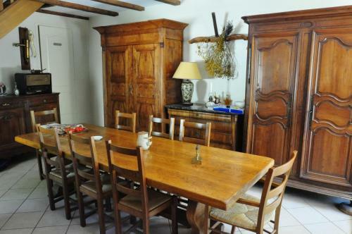 Maison De Ma�tre Montchevreuil