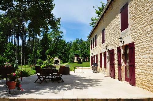 Maison De Ma�tre Montchevreuil