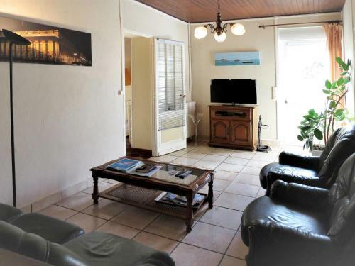 Holiday Home Chez Gisou (Lmd200)