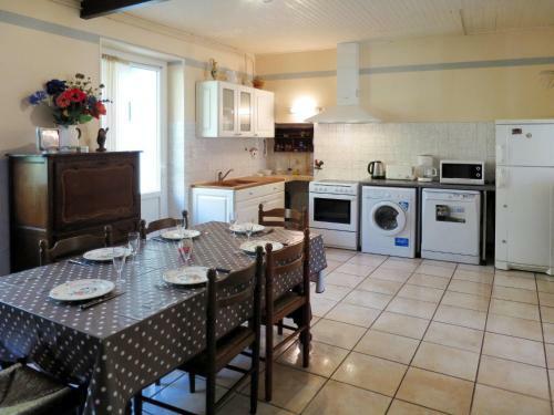 Holiday Home Chez Gisou (Lmd200)