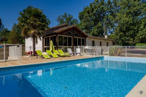 Lussas-et-nontronneau Villa Sleeps 6 Pool