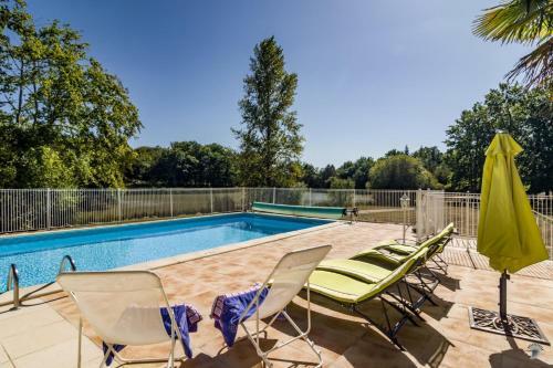 Lussas-et-nontronneau Villa Sleeps 6 Pool