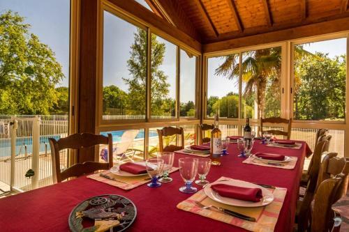 Lussas-et-nontronneau Villa Sleeps 6 Pool