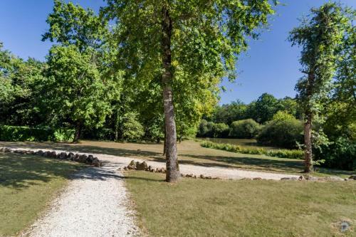 Lussas-et-nontronneau Villa Sleeps 6 Pool