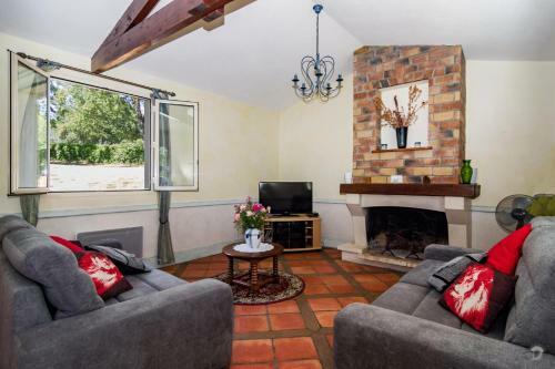 Lussas-et-nontronneau Villa Sleeps 6 Pool